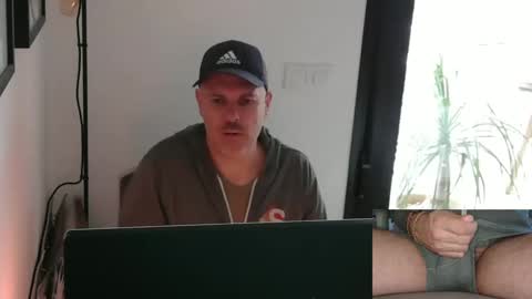 Snapshot of francescoes chatting on January 6, 11:29 am francescoes online show from January 6, 11:29 am