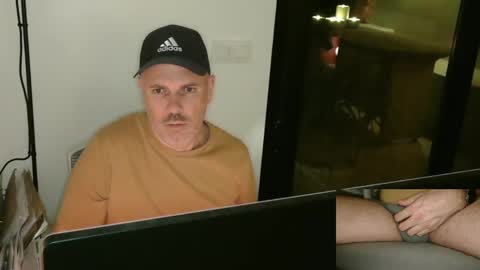 Snapshot of francescoes chatting on January 8, 6:41 pm francescoes online show from January 8, 6:41 pm