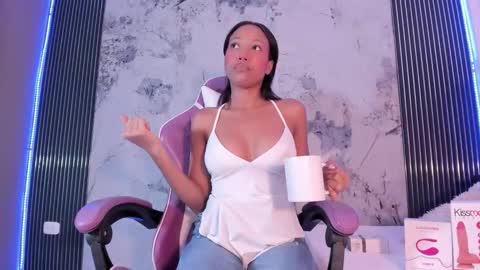 Snapshot of francis_leams chatting on October 16, 10:30 pm Laura online show from October 16, 10:30 pm