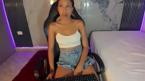Snapshot of francis_leams chatting on September 10, 7:37 pm Laura online show from September 10, 7:37 pm