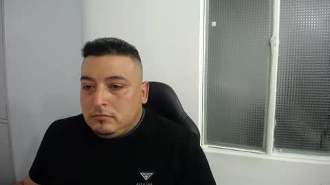 Snapshot of francoisroy chatting on October 14, 12:24 am Juan online show from October 14, 12:24 am