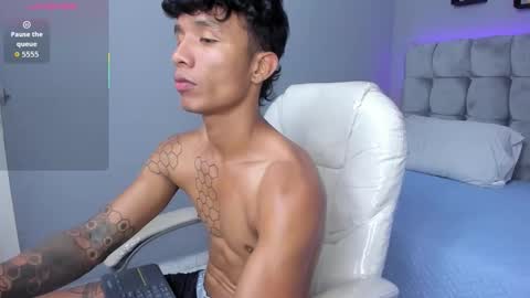 frank98_ online show from October 2, 3:38 am