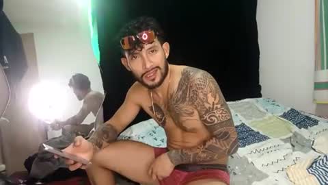 frankdanielsmolano online show from July 18, 4:47 am