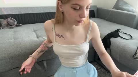 franny_fresh online show from May 21, 8:32 am
