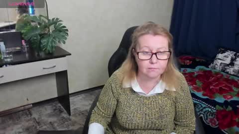 Snapshot of fraumartha chatting on December 12, 2:22 pm FrauMartha online show from December 12, 2:22 pm