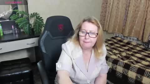 Snapshot of fraumartha chatting on December 20, 1:22 pm FrauMartha online show from December 20, 1:22 pm