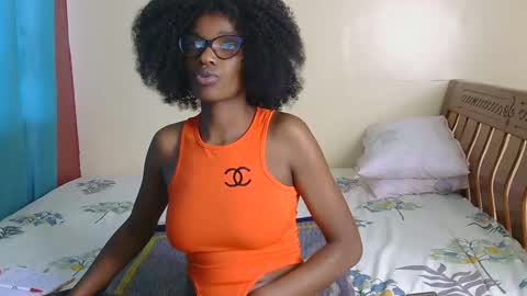 Nessa-Independent model online show from December 14, 2:00 pm