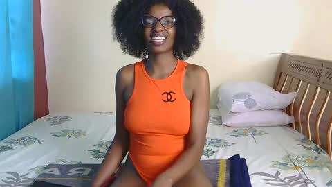 Nessa-Independent model online show from December 14, 10:56 am