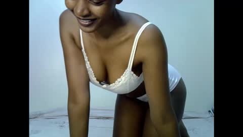 mia  online show from December 4, 9:31 am