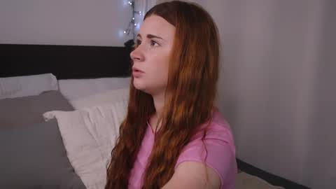 Snapshot of freckle_diyana chatting on September 23, 5:56 am Diyana online show from September 23, 5:56 am