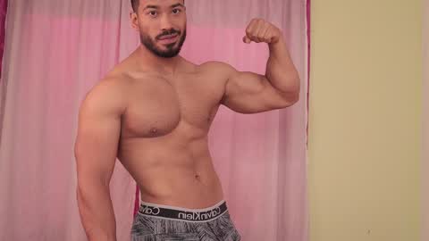 Snapshot of freddsexxx chatting on February 18, 2:05 am FredSeXXX online show from February 18, 2:05 am