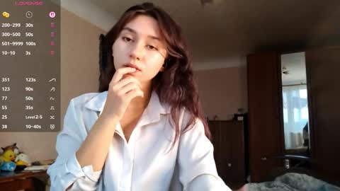 Mia online show from November 13, 9:34 am