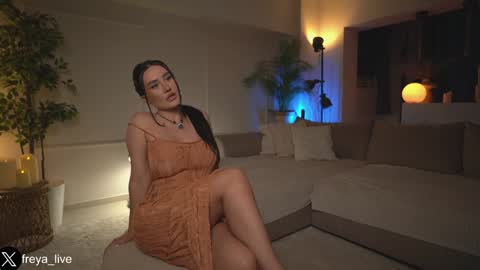 Freya online show from March 18, 6:14 pm