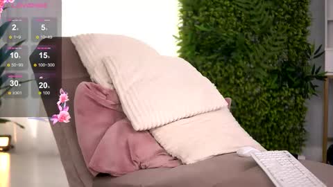 freyaheart online show from January 7, 6:29 am