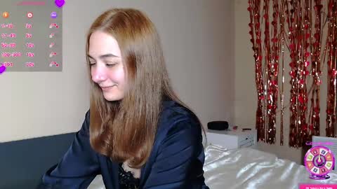 FreyaOliver online show from April 4, 9:55 pm