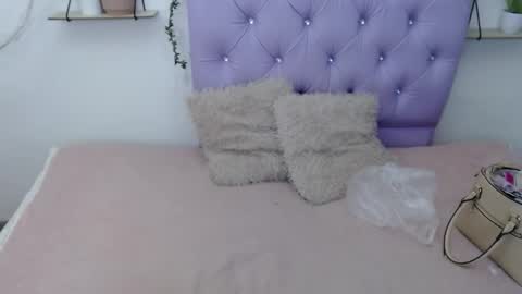 Snapshot of freyja_01 chatting on October 19, 2:38 am Freyja online show from October 19, 2:38 am