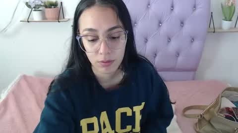 Snapshot of freyja_01 chatting on September 19, 9:29 pm Freyja online show from September 19, 9:29 pm