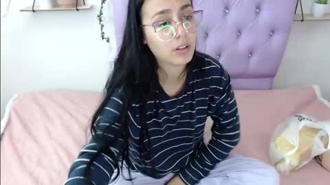 Snapshot of freyja_01 chatting on October 5, 2:31 am Freyja online show from October 5, 2:31 am