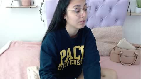 Snapshot of freyja_01 chatting on October 1, 9:46 pm Freyja online show from October 1, 9:46 pm