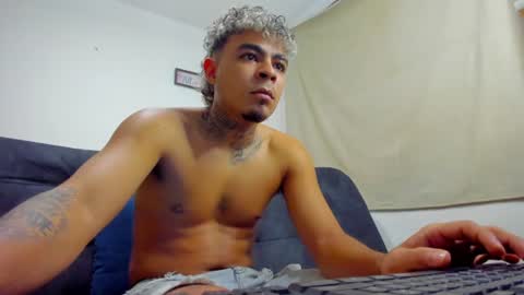 freyva_ online show from July 22, 2:03 am