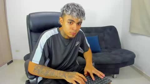 freyva_ online show from July 13, 5:55 am