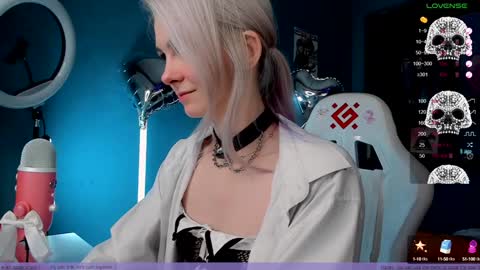 Snapshot of frida_fortune chatting on January 28, 2:21 am Frida A boost to fortune for the one who gives a thumbs up and a bonus lucky for those who support me by joining the fanclub online show from January 28, 2:21 am