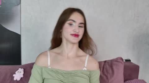 Snapshot of fridacure chatting on October 4, 7:44 pm Frida online show from October 4, 7:44 pm
