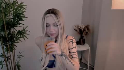 friend_zone_ online show from June 17, 1:49 pm