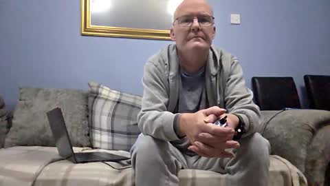 friendlydave528793 online show from December 15, 7:32 pm