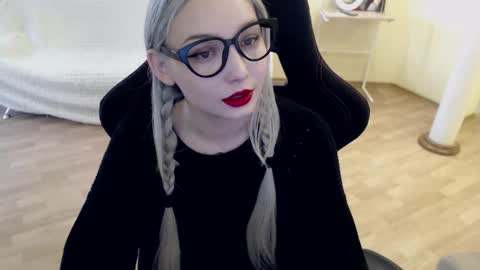 Snapshot of fromsun_forsoul chatting on March 6, 7:36 am Lilith online show from March 6, 7:36 am