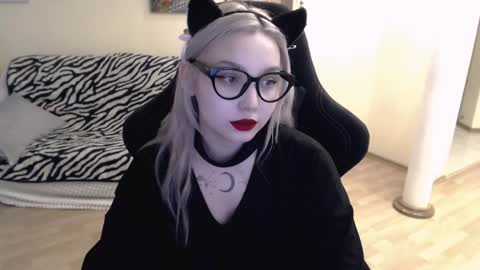 Snapshot of fromsun_forsoul chatting on December 5, 10:17 am Lilith online show from December 5, 10:17 am