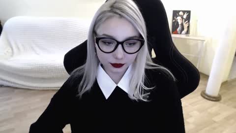 Snapshot of fromsun_forsoul chatting on February 5, 10:51 am Lilith online show from February 5, 10:51 am