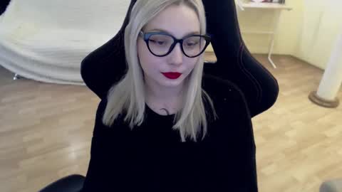 Snapshot of fromsun_forsoul chatting on March 3, 11:22 am Lilith online show from March 3, 11:22 am