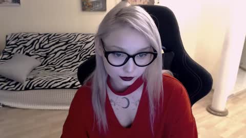 Snapshot of fromsun_forsoul chatting on December 2, 10:24 am Lilith online show from December 2, 10:24 am