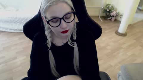 Snapshot of fromsun_forsoul chatting on March 11, 11:33 am Lilith online show from March 11, 11:33 am