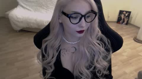 Snapshot of fromsun_forsoul chatting on October 1, 6:07 pm Lilith online show from October 1, 6:07 pm