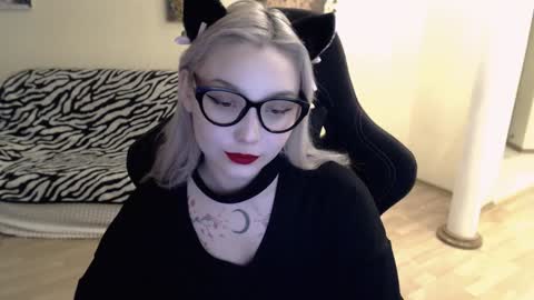 Snapshot of fromsun_forsoul chatting on December 5, 5:54 am Lilith online show from December 5, 5:54 am