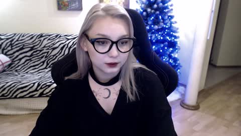 Snapshot of fromsun_forsoul chatting on December 23, 5:28 am Lilith online show from December 23, 5:28 am