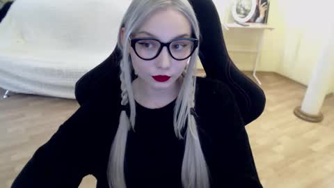 Snapshot of fromsun_forsoul chatting on March 5, 8:21 am Lilith online show from March 5, 8:21 am