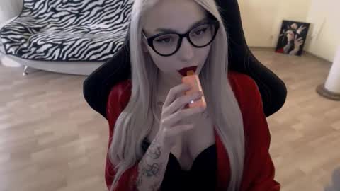 Snapshot of fromsun_forsoul chatting on September 15, 11:33 am Lilith online show from September 15, 11:33 am