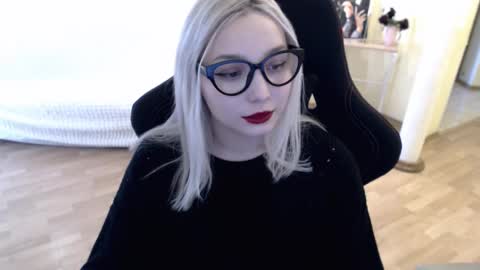 Snapshot of fromsun_forsoul chatting on February 13, 7:35 am Lilith online show from February 13, 7:35 am