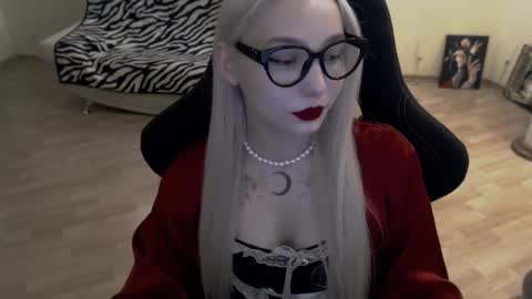 Snapshot of fromsun_forsoul chatting on October 28, 11:11 am Lilith online show from October 28, 11:11 am