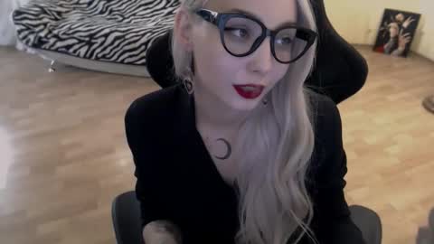 Snapshot of fromsun_forsoul chatting on September 18, 11:47 am Lilith online show from September 18, 11:47 am