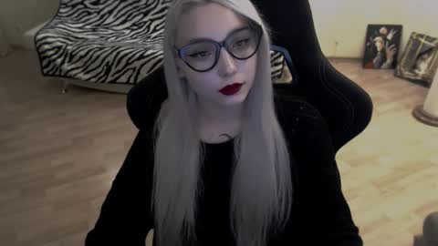 Snapshot of fromsun_forsoul chatting on October 9, 11:10 pm Lilith online show from October 9, 11:10 pm