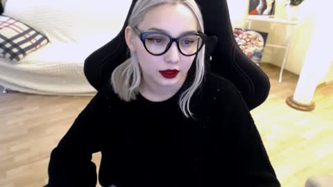 Snapshot of fromsun_forsoul chatting on February 7, 10:19 am Lilith online show from February 7, 10:19 am