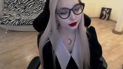 Snapshot of fromsun_forsoul chatting on September 11, 12:28 pm Lilith online show from September 11, 12:28 pm