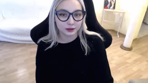 Snapshot of fromsun_forsoul chatting on February 17, 6:42 am Lilith online show from February 17, 6:42 am