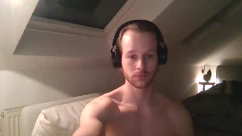 frozenyoga online show from February 25, 8:00 pm