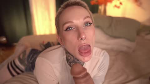 Snapshot of fuckingtoy_ chatting on October 16, 1:33 pm Eva all my links online show from October 16, 1:33 pm