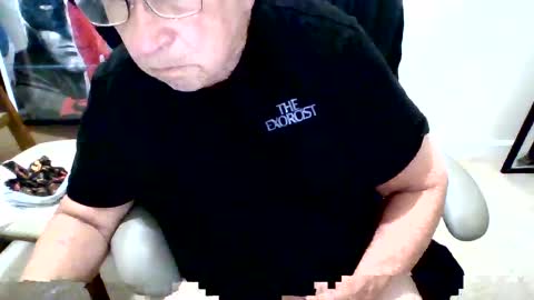 Snapshot of funclemike chatting on September 13, 9:06 pm funclemike online show from September 13, 9:06 pm